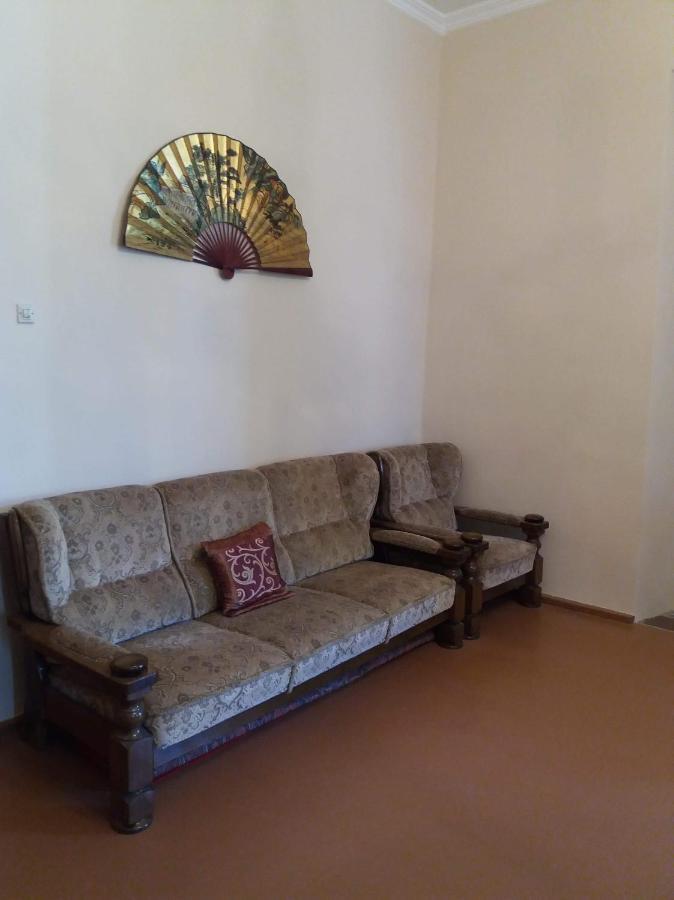 Beruka Guest House Kutaisi Bagian luar foto