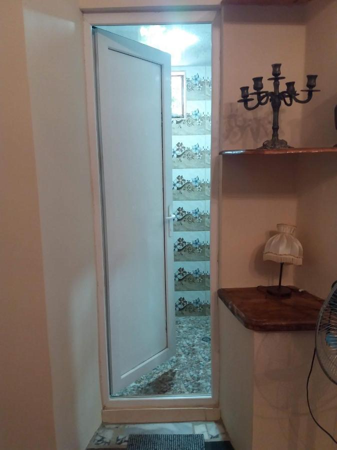 Beruka Guest House Kutaisi Bagian luar foto
