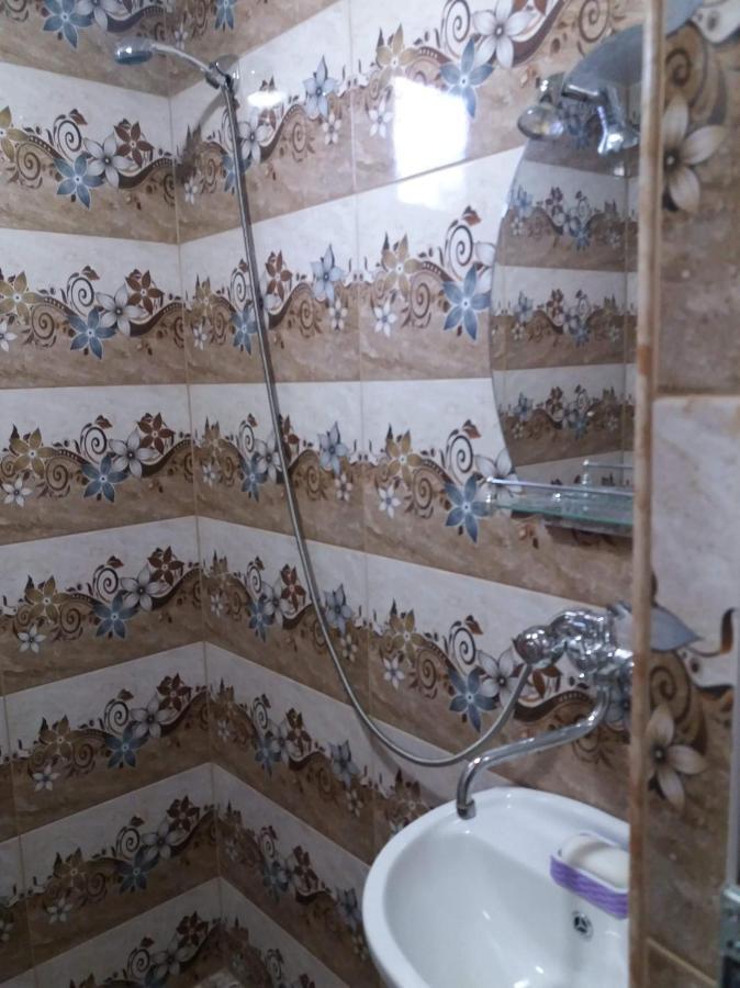 Beruka Guest House Kutaisi Bagian luar foto