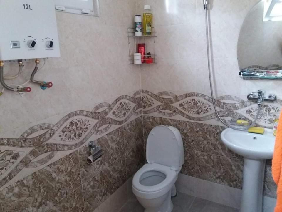 Beruka Guest House Kutaisi Bagian luar foto